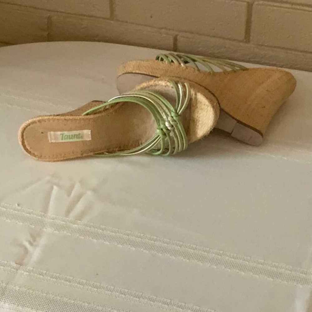 Shoes - Picture 3 of 4
